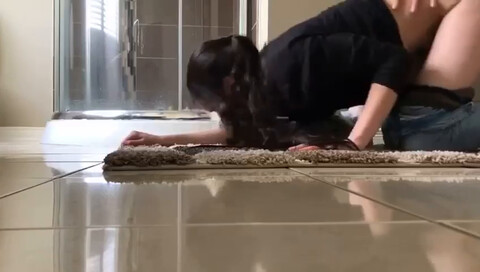 Жарит малышку.mp4 (Видео (18+)) - скачать на мобильный телефон